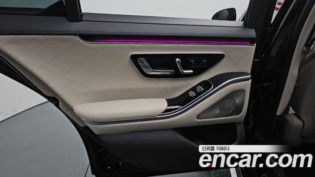 Mercedes-Benz S-Class 2022 — Photo 18/36