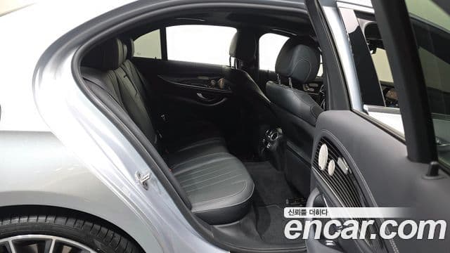Mercedes-Benz E-Class 2023 — Şəkil 12/20
