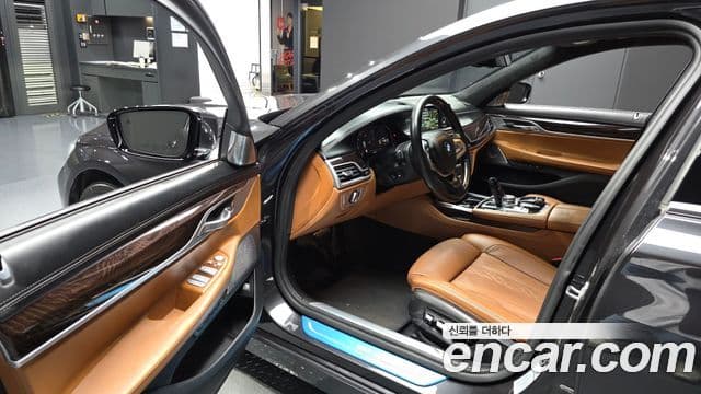 BMW 7 Series 2018 — фото 9 из 20
