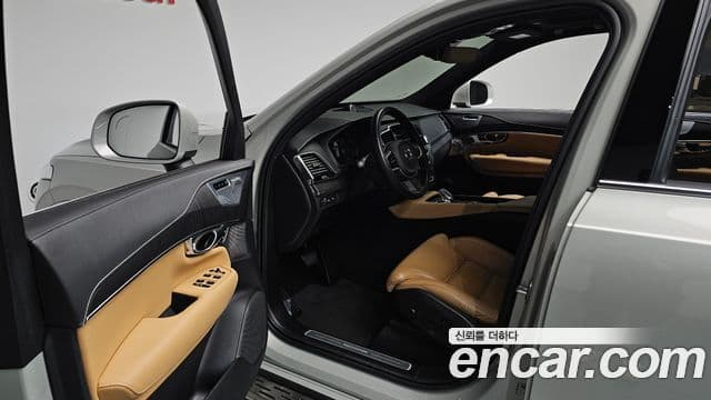 Volvo XC90 2022 — фото 10 из 20