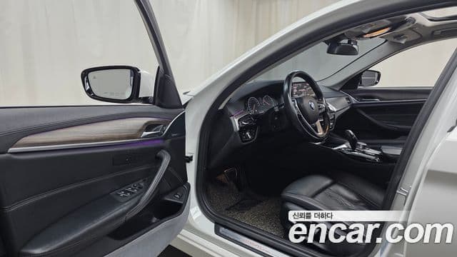 BMW 5 Series 2019 — Şəkil 10/20