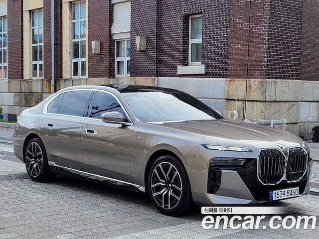 BMW 7 Series 2023 — Şəkil 1/14