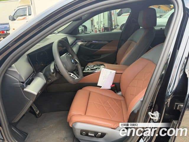 BMW 5 Series 2025 — фото 9 из 14