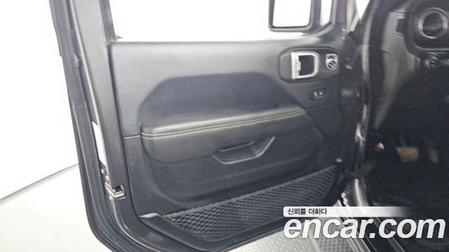 Jeep Wrangler 2019 — Photo 23/29