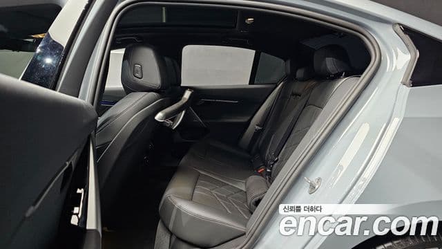 BMW 5 Series 2025 — фото 12 из 20