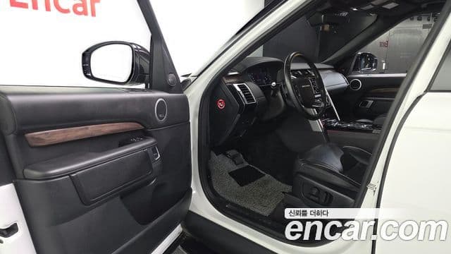 Land Rover Discovery 5 2019 — Şəkil 10/20