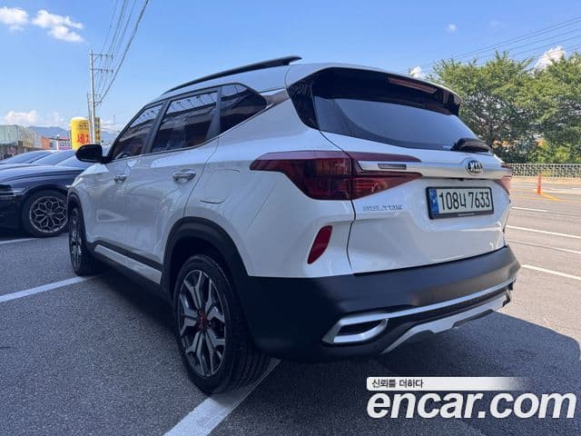 Kia Seltos 2021 — фото 1 из 20