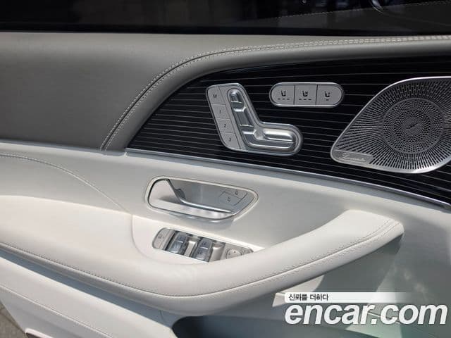Mercedes-Benz GLS-Class 2023 — фото 4 из 20