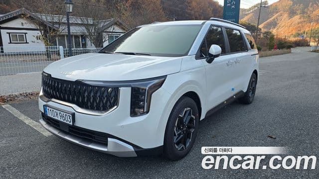 Kia Carnival 2025 — Şəkil 2/7