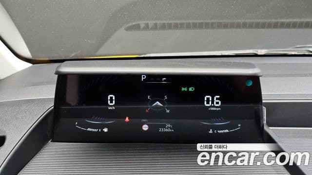 Hyundai Staria 2023 — ფოტო 8/20