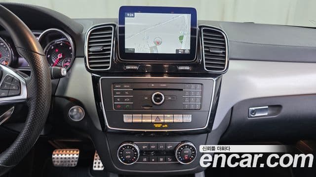 Mercedes-Benz GLE-Class 2018 — ფოტო 13/20