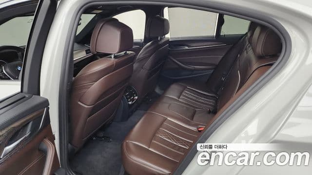 BMW 5 Series 2018 — Photo 29/33