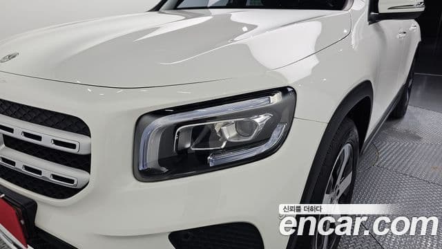 Mercedes-Benz GLB-Class 2021 — Photo 24/30