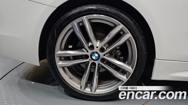 BMW 4 Series 2020 — Photo 22/35