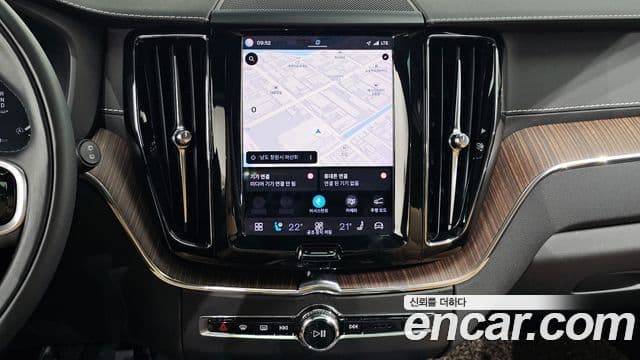 Volvo XC60 2021 — фото 15 из 20