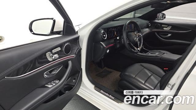 Mercedes-Benz E-Class 2023 — ფოტო 10/20