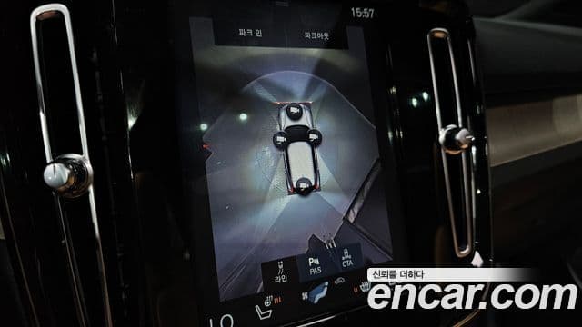 Volvo XC40 2019 — ფოტო 13/30