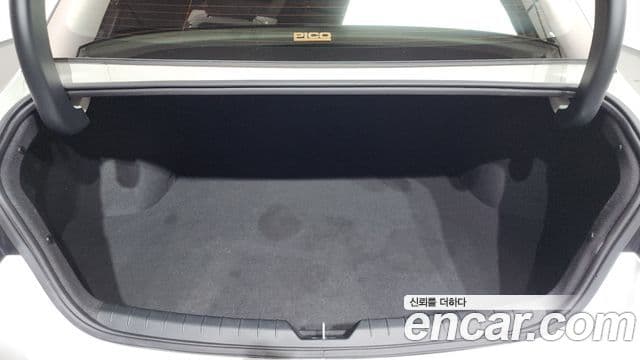 Kia K5 2021 — ფოტო 18/20