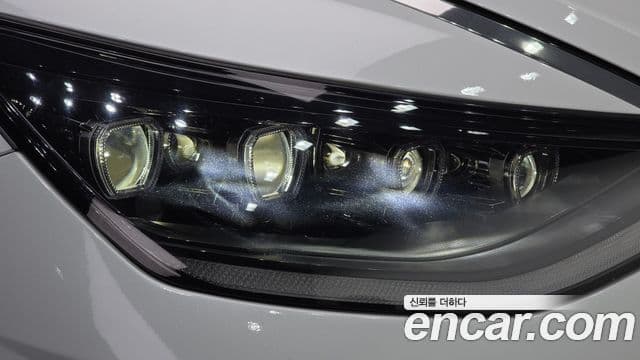 Hyundai Sonata Hybrid 2021 — Photo 2/36