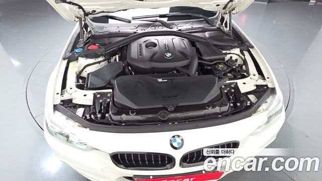 BMW 3 Series 2018 — фото 6 из 20