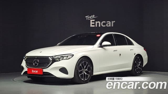 Mercedes-Benz E-Class 2025 — Photo 33/34
