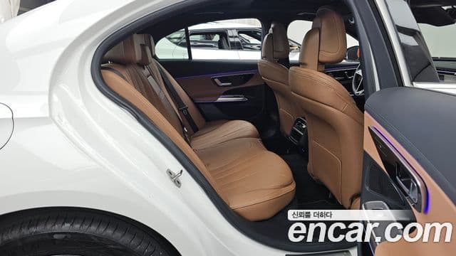 Mercedes-Benz E-Class 2025 — Photo 31/34