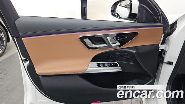 Mercedes-Benz E-Class 2025 — Photo 20/34