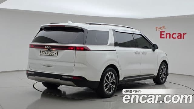 Kia Carnival 2022 — фото 2 из 20