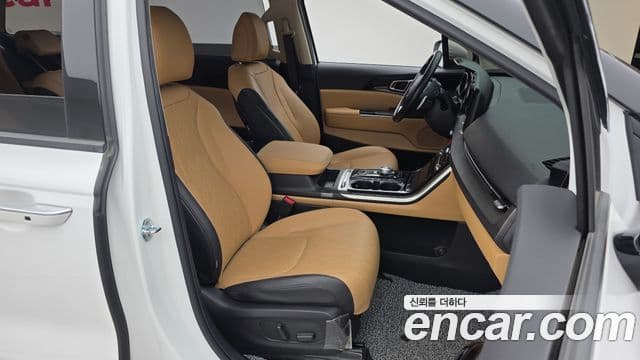 Kia Carnival 2022 — фото 11 из 20