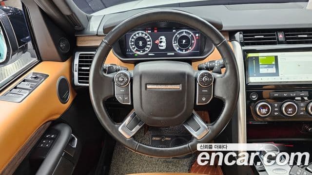 Land Rover Discovery 5 2018 — ფოტო 13/20