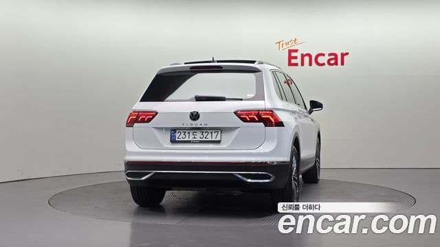 Volkswagen Tiguan 2023 — ფოტო 3/20