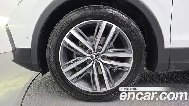 Volkswagen Tiguan 2023 — ფოტო 4/20