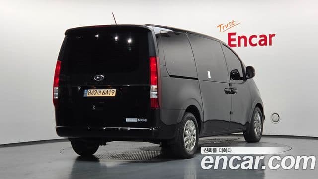 Hyundai Staria 2023 — ფოტო 2/20
