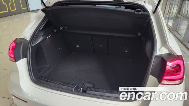 Mercedes-Benz A-Class 2023 — Şəkil 12/20