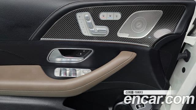 Mercedes-Benz GLE-Class 2021 — Photo 22/37