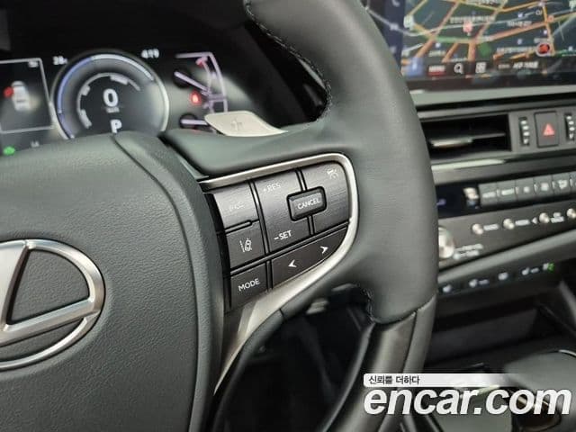 Lexus ES300h 2026 — фото 16 из 19