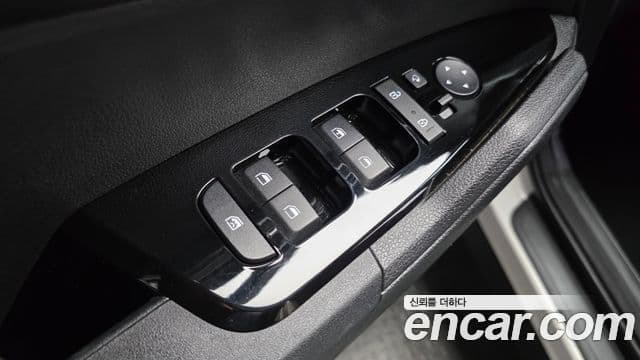 Kia Sportage 2022 — ფოტო 13/20