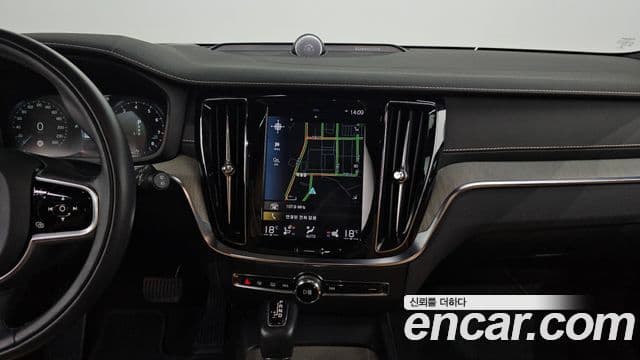 Volvo V60 Cross Country 2019 — Фото 18/20