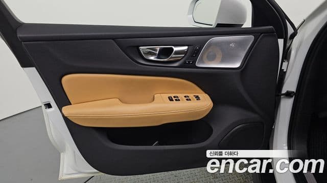 Volvo V60 Cross Country 2019 — Photo 13/36