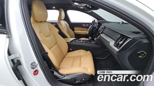 Volvo V60 Cross Country 2019 — Photo 32/36