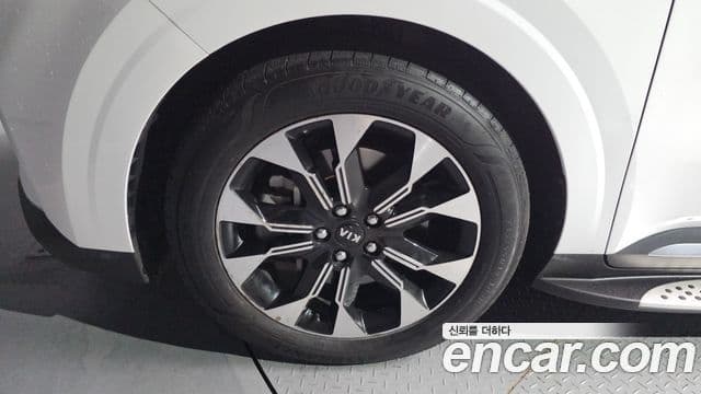 Kia Carnival 2021 — фото 5 из 20