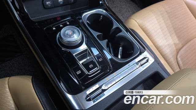Kia Carnival 2021 — фото 9 из 20