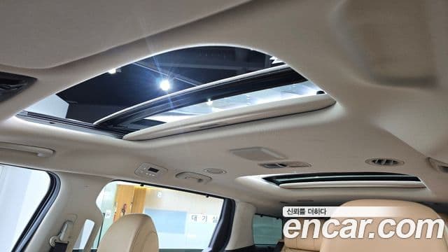 Kia Carnival 2021 — фото 17 из 20