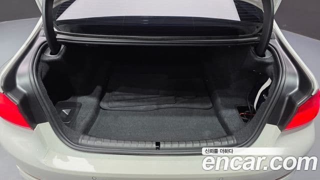 BMW 5 Series 2018 — фото 18 из 20