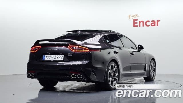 Kia Stinger 2018 — ფოტო 1/20