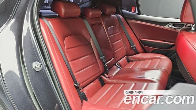 Kia Stinger 2018 — ფოტო 11/20