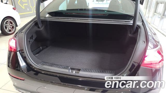 Mercedes-Benz E-Class 2025 — ფოტო 16/18