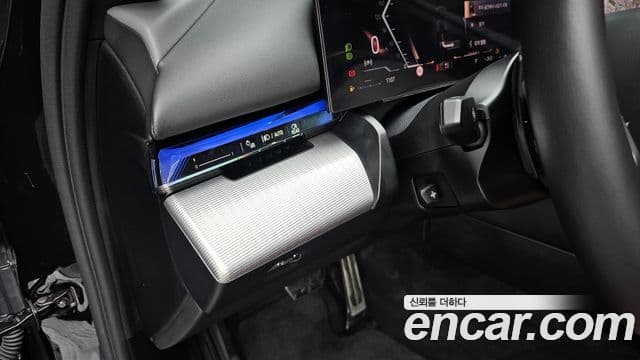 BMW 5 Series 2025 — Photo 22/34