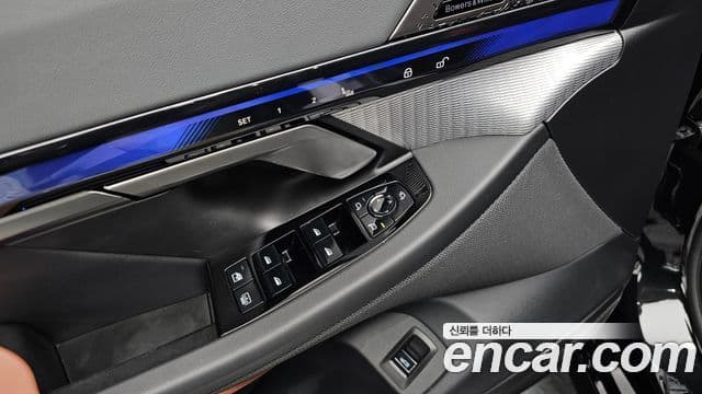 BMW 5 Series 2025 — Photo 25/34
