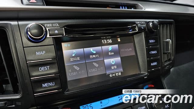 Toyota RAV4 2018 — фото 16 из 20